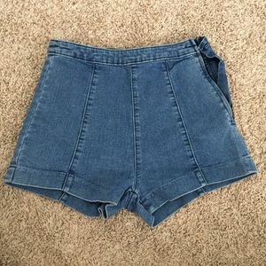 H&M PLUS EXTRA FREE HOLSTER SHORTS